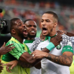النسور تصطاد الفوز في 101 دقيقة.. نيجيريا تحرج كوت ديفوار أمام 50 ألف مشجع (فيديو)