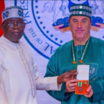 شقة وقطعة أرض.. رئيس نيجيريا يكافئ النسور رغم خسارة كأس الأمم أمام كوت ديفوار